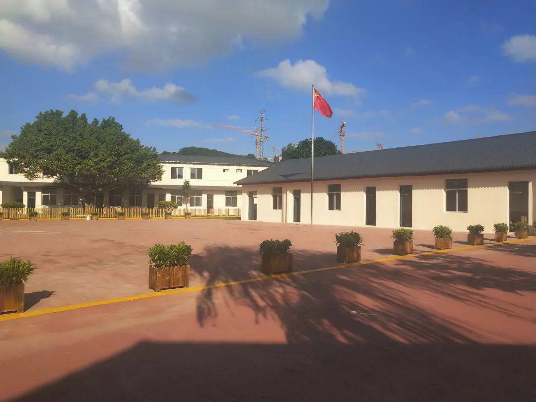 福州左海学校福州左海学校金阵路校区位于闽江之滨,西山之阳,交通便捷