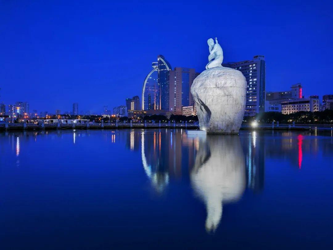 的国际化进程道路中不乏接地气的"筼箉渔火""白鹭女神"的高贵典雅里hi