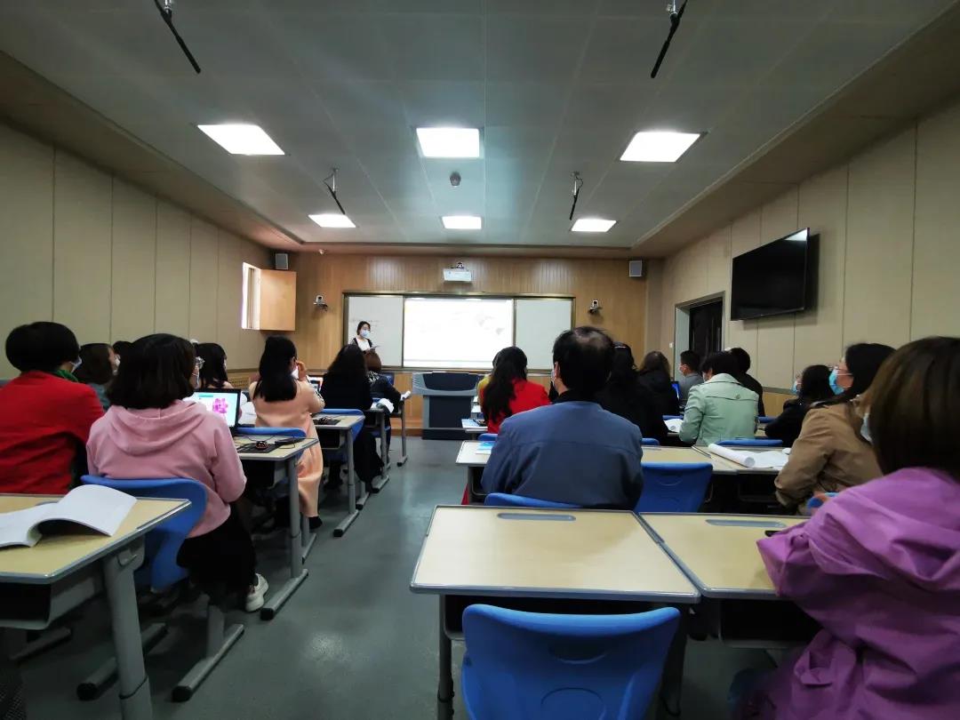 芳菲四月终迎复课凤翔县纸坊中学组织举办12xue教师培训活动