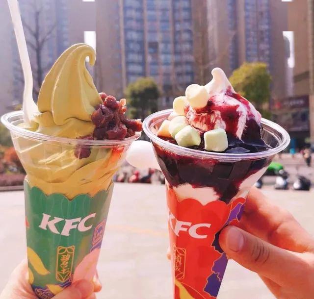 杨幂魏大勋恋情被锤情侣装吃冰淇淋超甜蜜要一起吃瓜和同款冰激凌吗