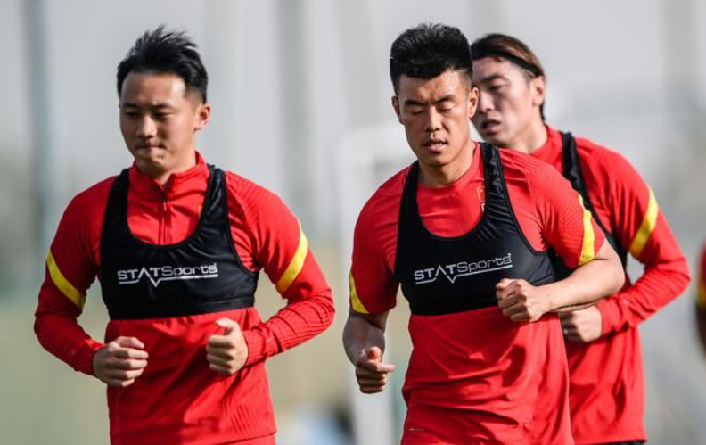 原创54球64助攻李铁将国足10号球衣给他与蒿俊闵吴曦组三核