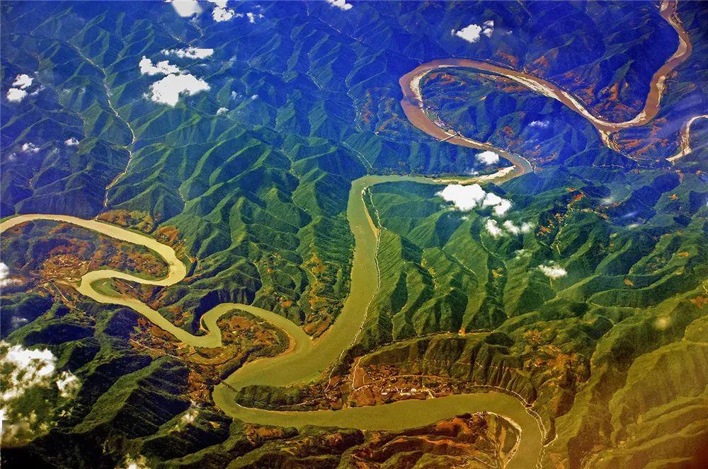 美图欣赏刘宏成俯瞰大地航拍中国如何在民航机上航拍