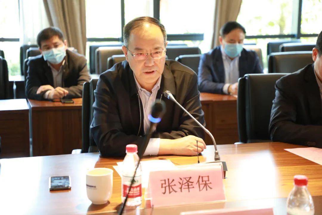 张泽保表示,河南保税集团以具有前瞻性的发展战略向"买全球 卖全球"