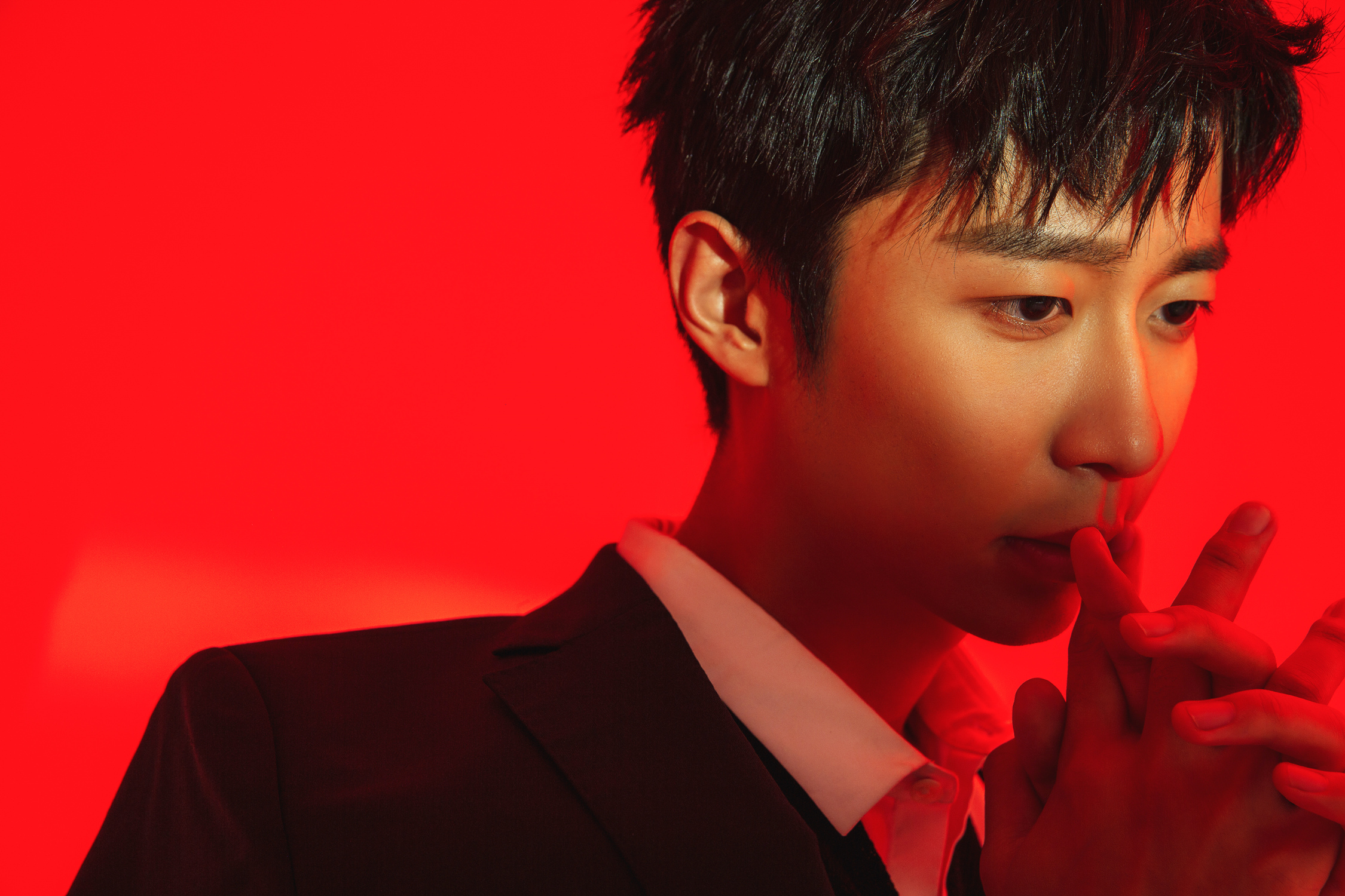 赵倬霆新大片有款有型西装少年初显型格质感满分