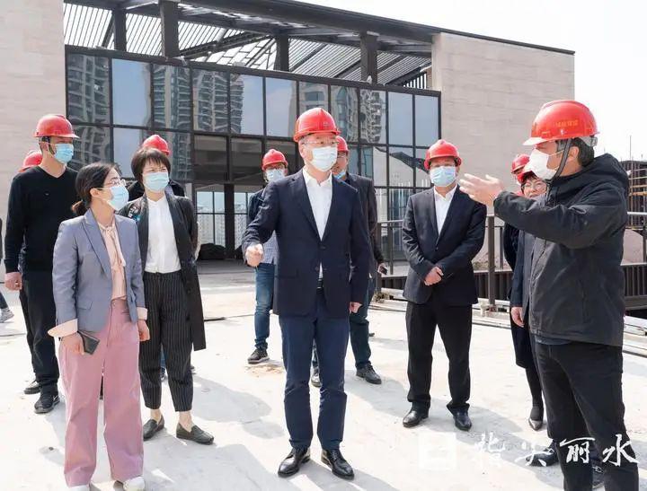 吴晓东在调研市区商业旅游项目时强调以高质量项目推动服务业提质升级