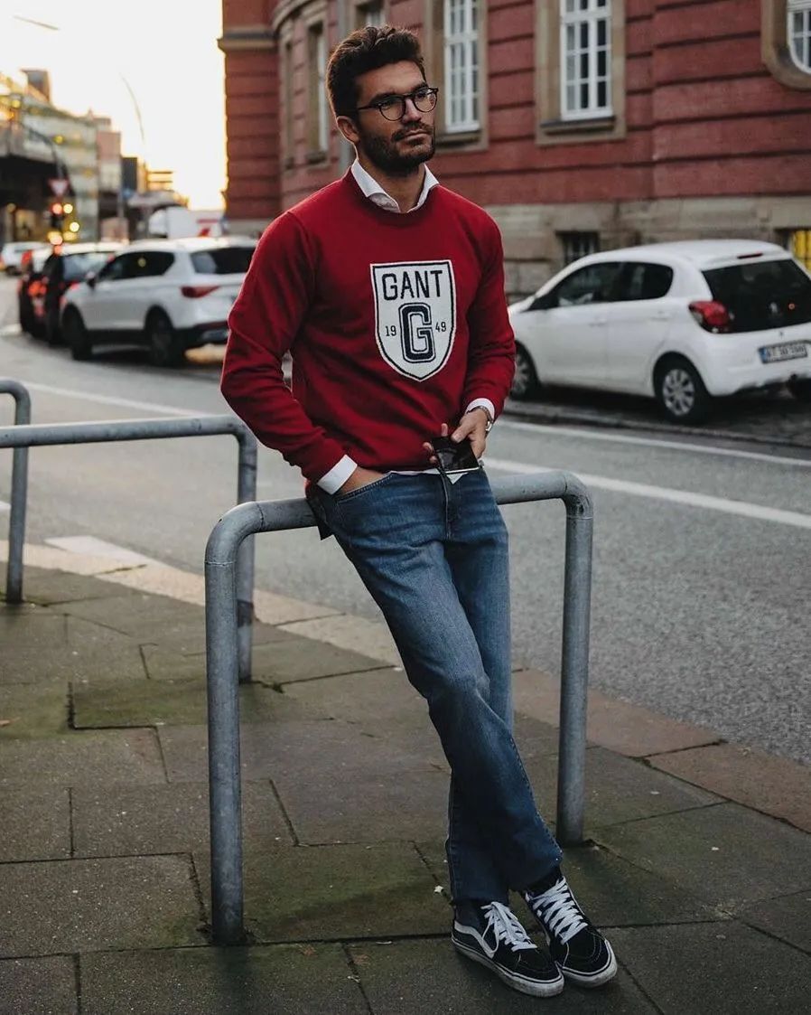 虽然vans搭配牛仔裤的造型会显得很有时髦感,但是在搭配中也能做出