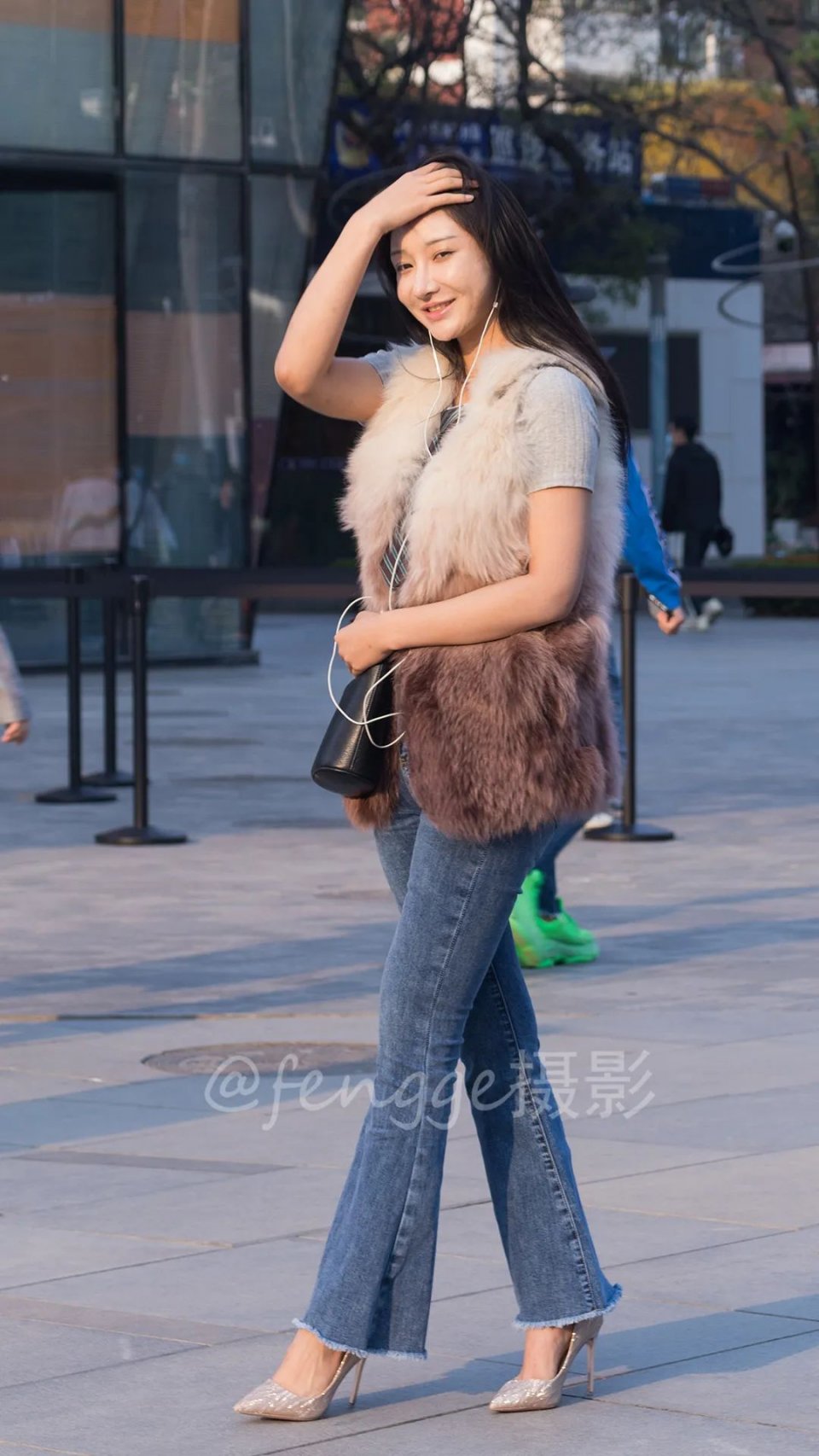 原创街拍三里屯偶遇知名网红韩熙小狐狸