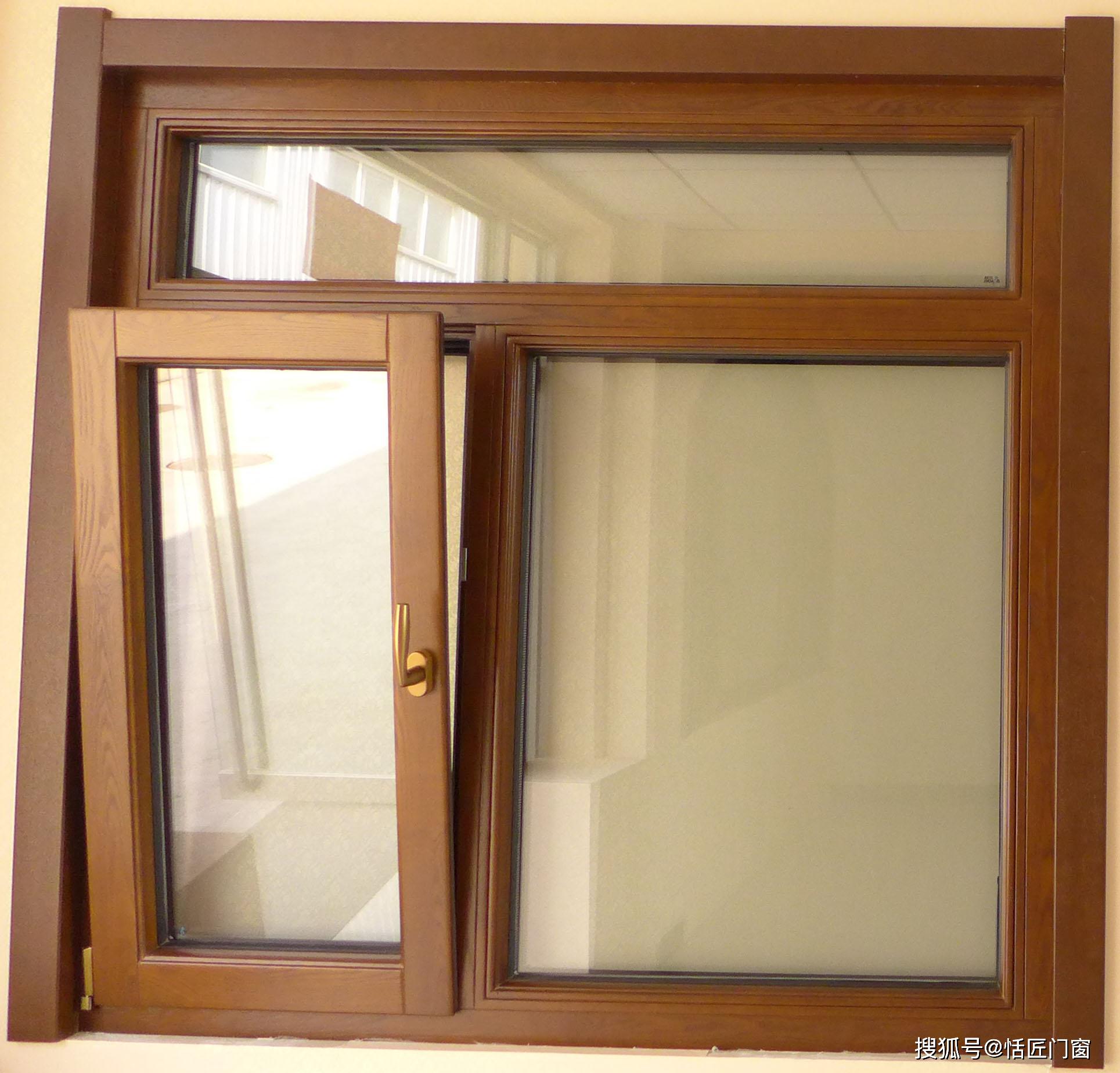 铝包木门窗集铝合金窗与木窗的优点于一身,室外部分采用铝合金,成型