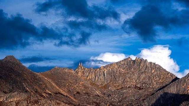 "川西龙脉"——沙鲁里山脉,到底有多美?