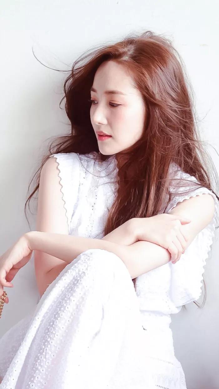 她是男神收割机初中就开始整容出道13年美貌仿佛吃了防腐剂