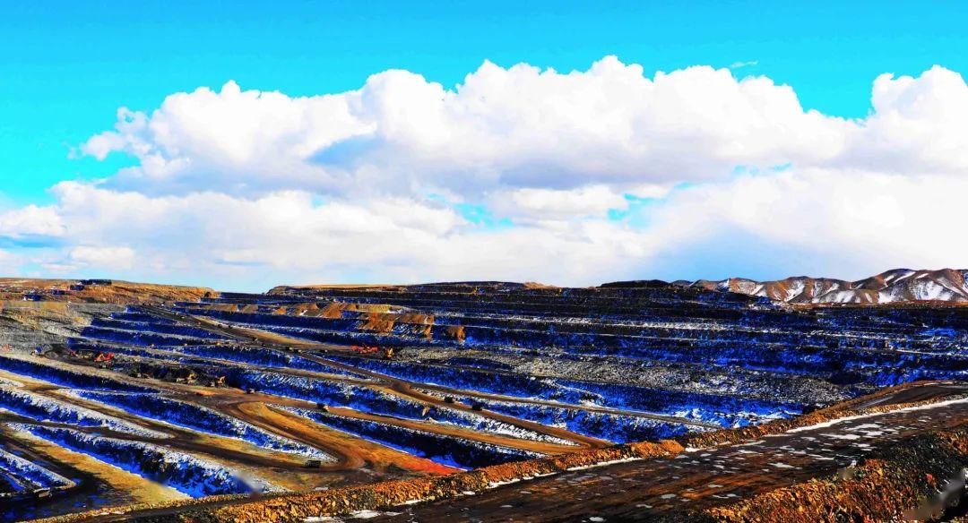 榆家梁煤矿自2000年以来,累计投资6000余万元利用矿区的自然资源,因地