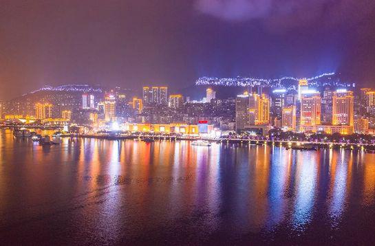 罗能平强调,区委,区政府高度重视滨江环湖"十六景"景观项目建设,各项