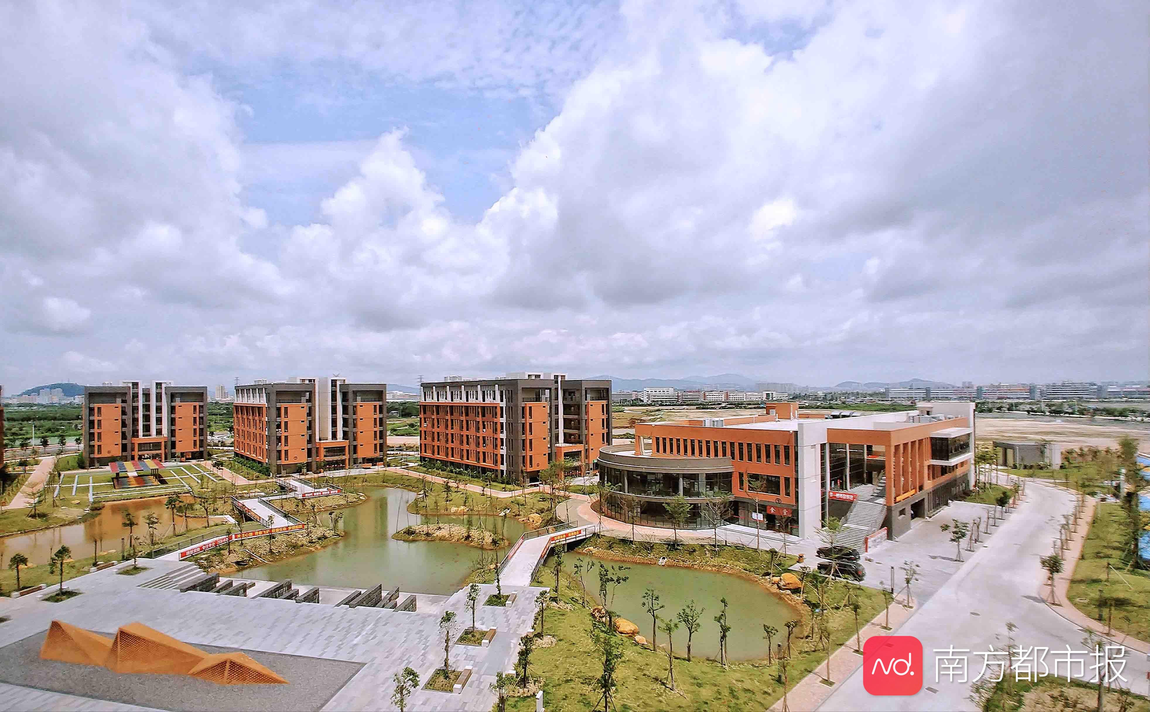 珠海市技师学院金湾校区近几年,企业也越来越重视技能型人才的培养,有