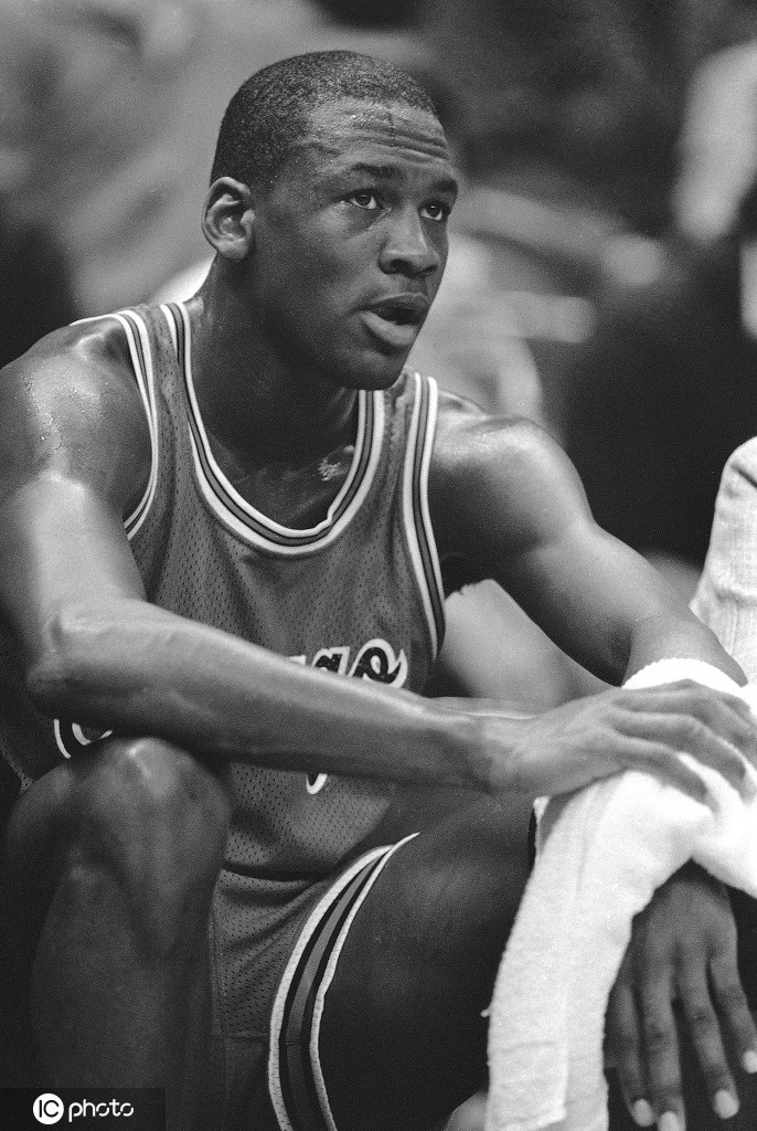 组图:告别赛场17年 回顾乔丹新秀赛季的珍贵瞬间