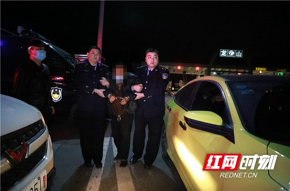 龙山警方跨省追捕成功抓获潜逃35年的命案逃犯