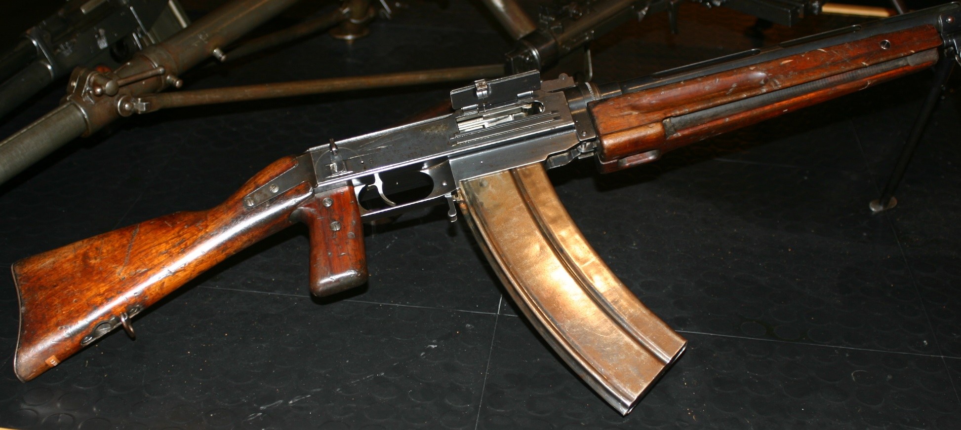 原创瑞士造中国用抗战时期的sig启拉力轻机枪