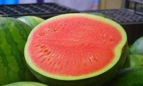 无籽西瓜无籽葡萄都不能吃是被激素催熟的并不会影响健康