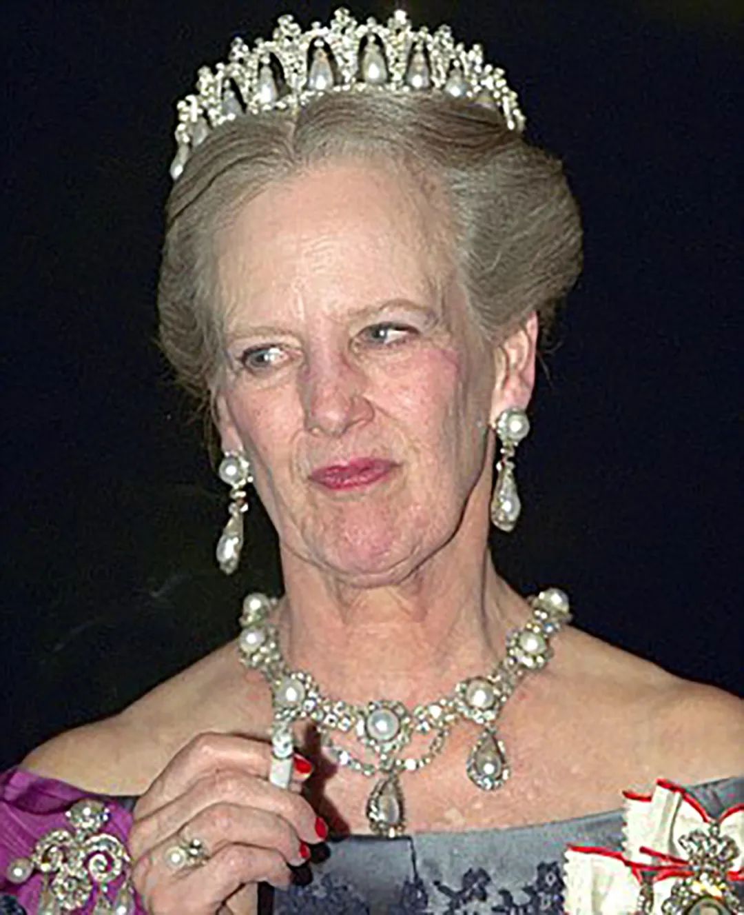 丹麦女王抽烟图片