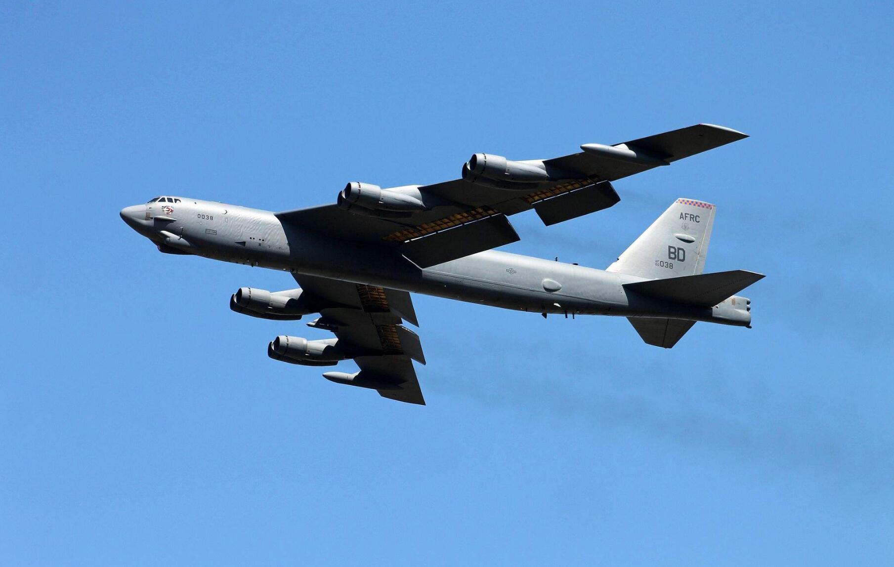 原创忽视疫情危机,美军还在开展军事行动,b52战轰执行轰炸任务