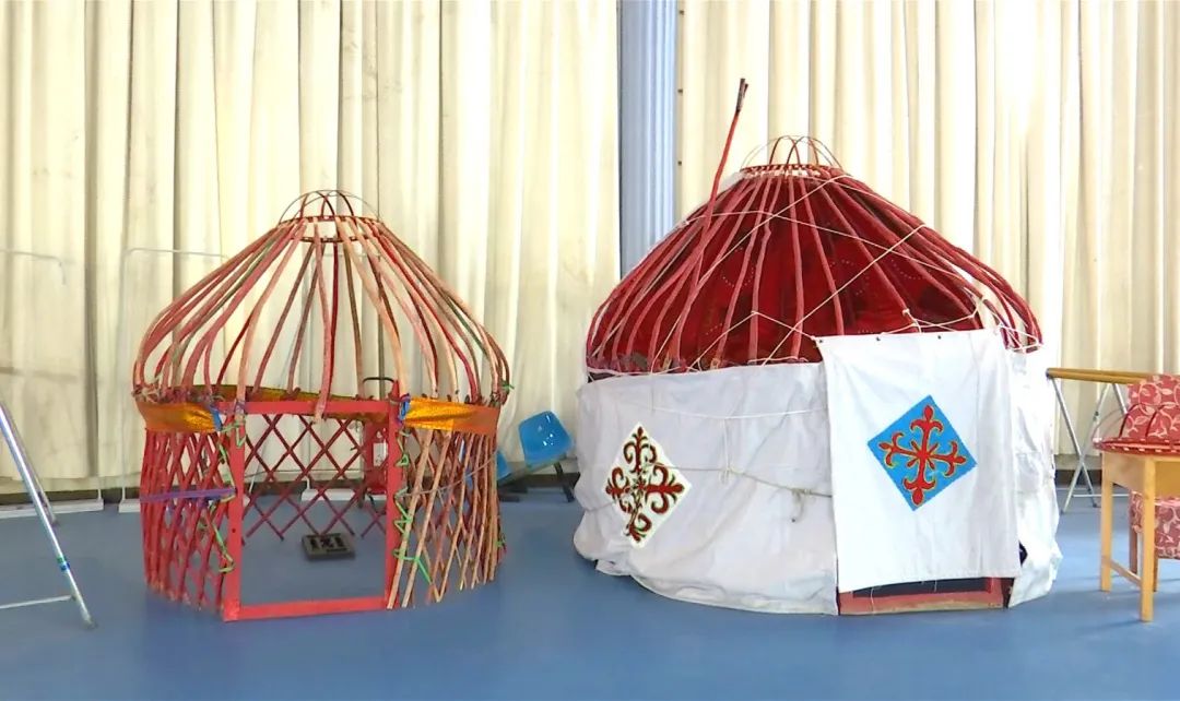 多元化的文旅特色,我县将独具特色的哈萨克刺绣,铁艺皮鞭,毡房制作