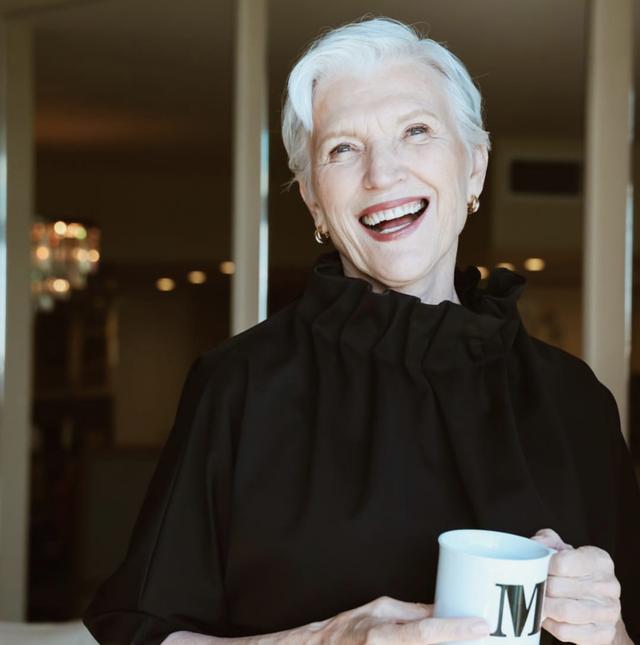 钢铁侠原型老妈宅家走秀解闷当了54年模特71岁高龄活成传奇