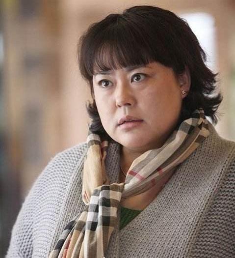 演员李菁菁诈骗粉丝数千万90后鲜肉丈夫还在外骗女人已被联合举报