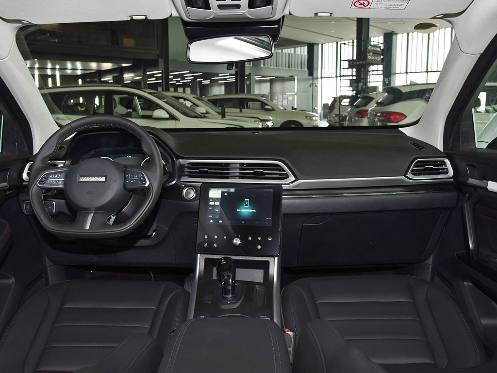 内饰方面,2020款哈弗f5同样延续现款车型的设计风格,中控台上采用大