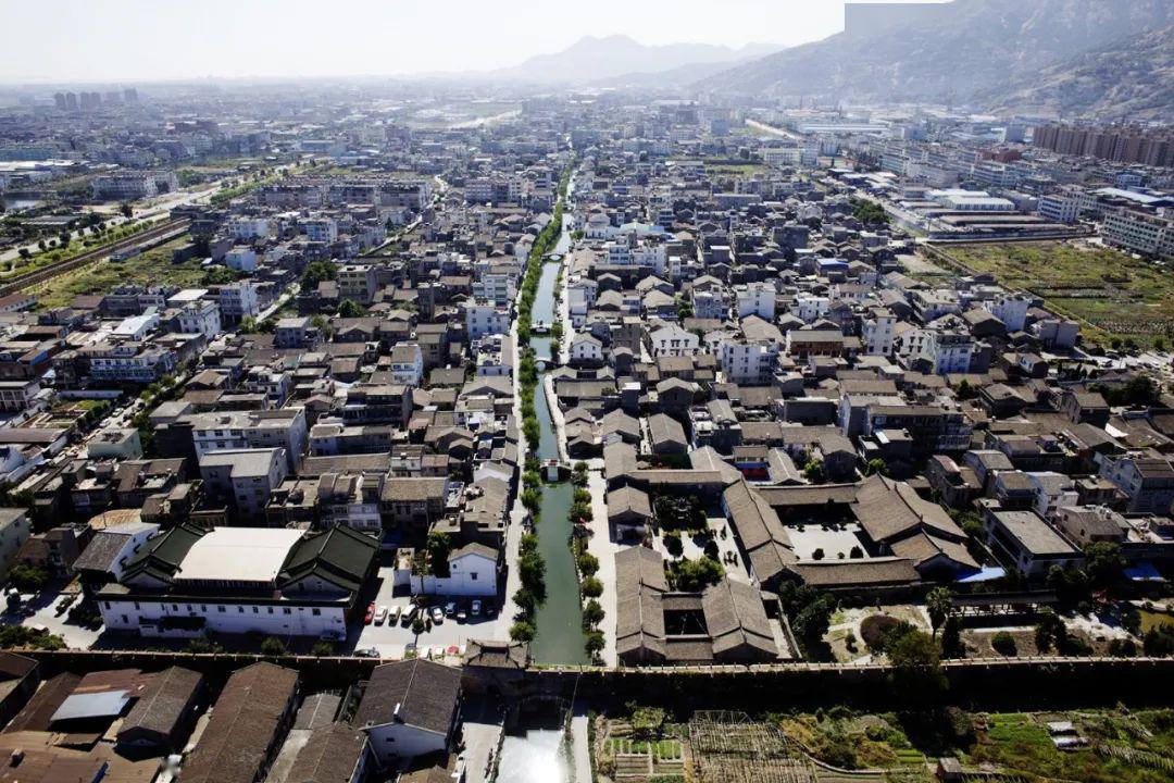 永昌堡全景为了保家卫国,居住在永嘉场二都英桥里(现温州市龙湾区永中