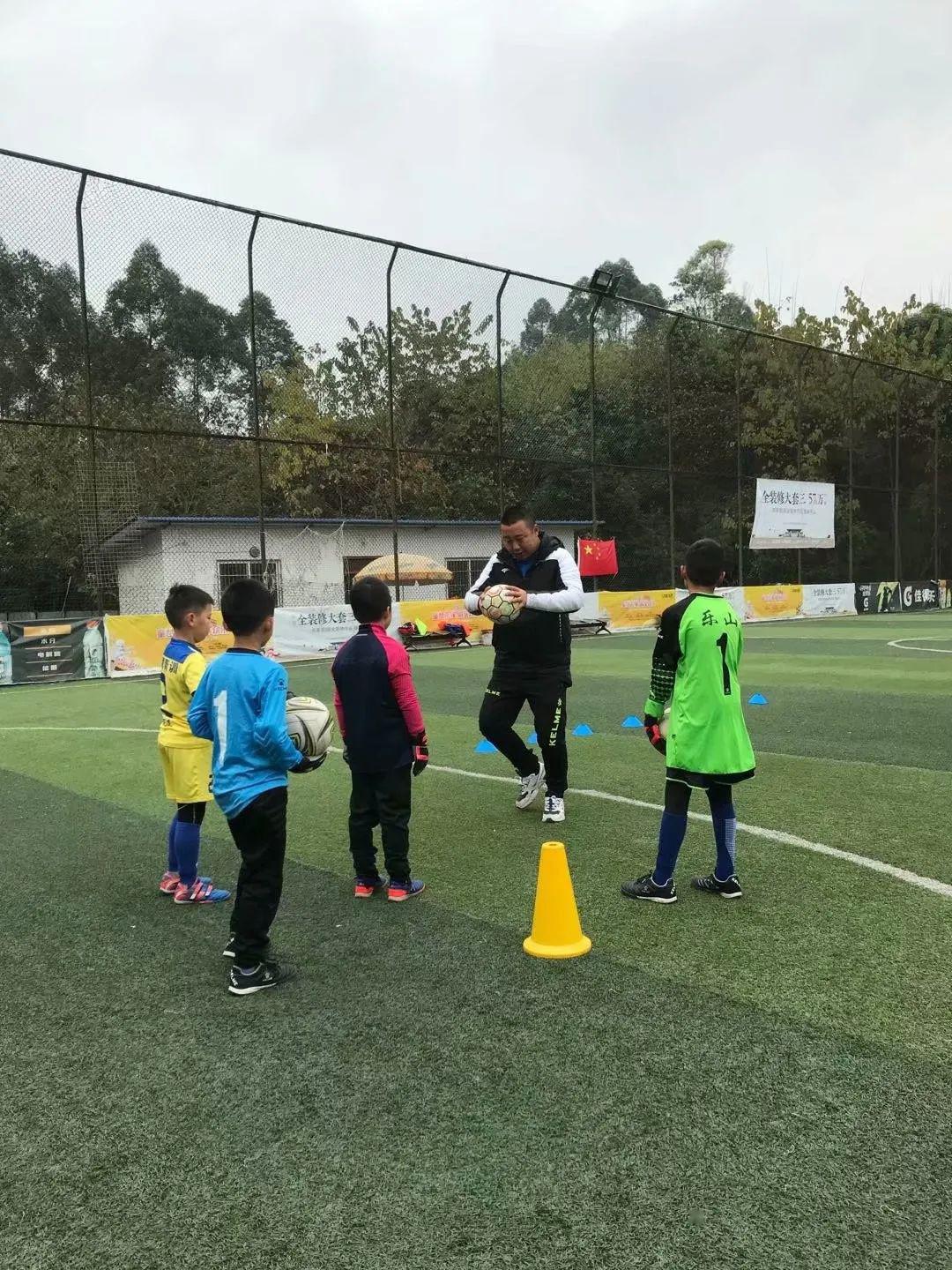 守门员班特色教学八人制特色教学五人制特色教学特色足球教学03青训