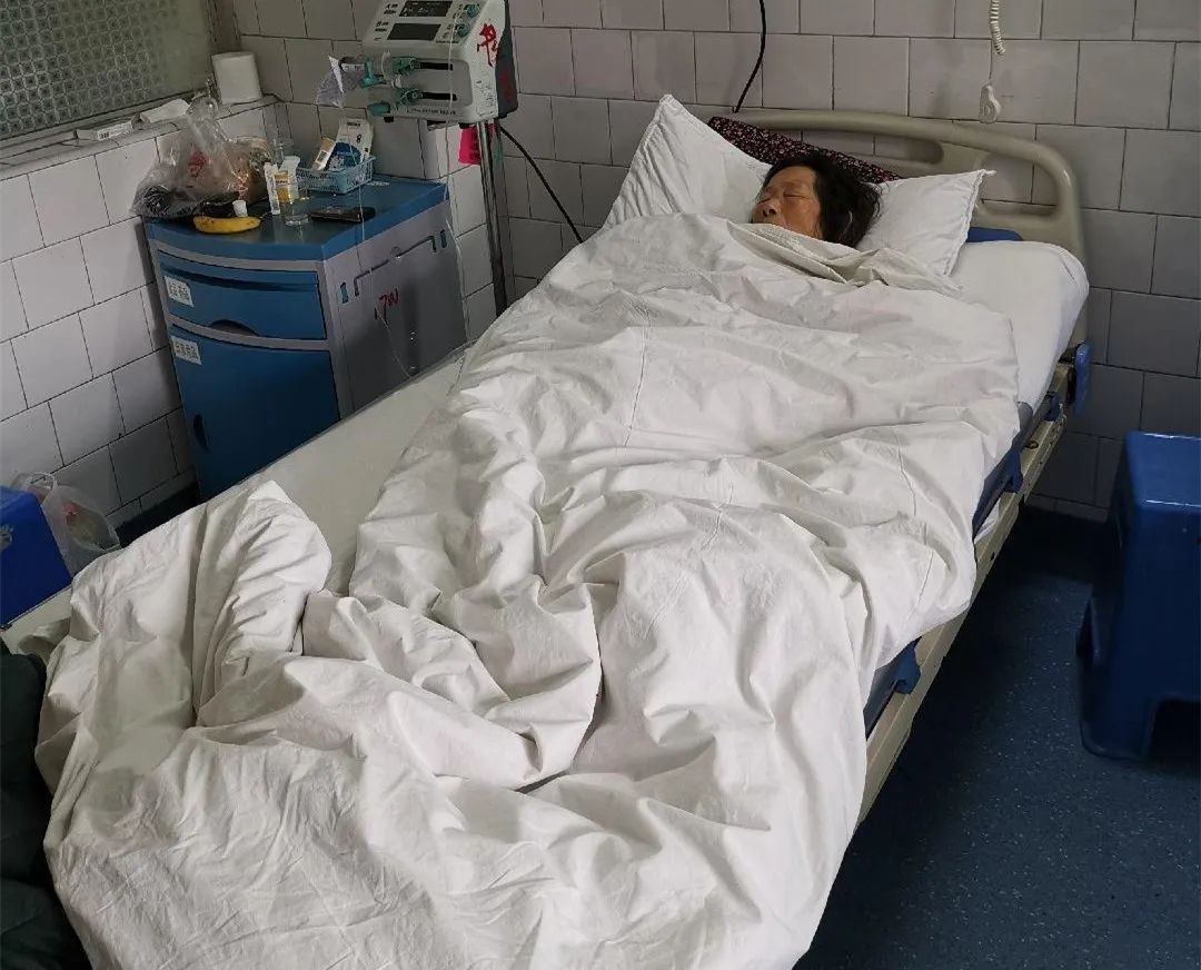 父母双双患病需要手术,我一人已扛不住重担