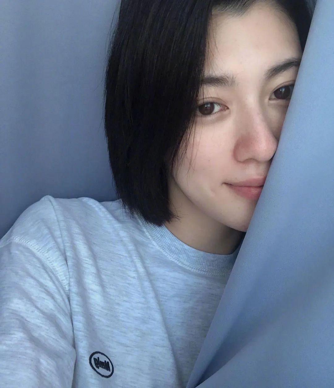 那个一夜爆火的"jay女郎"三吉彩花,现在怎么样了?