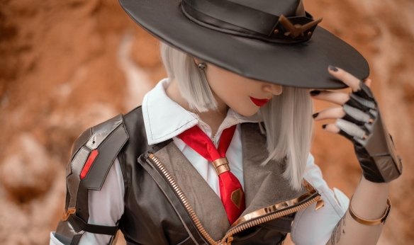 俄妹cos守望先锋御姐艾什美艳精致攻气十足