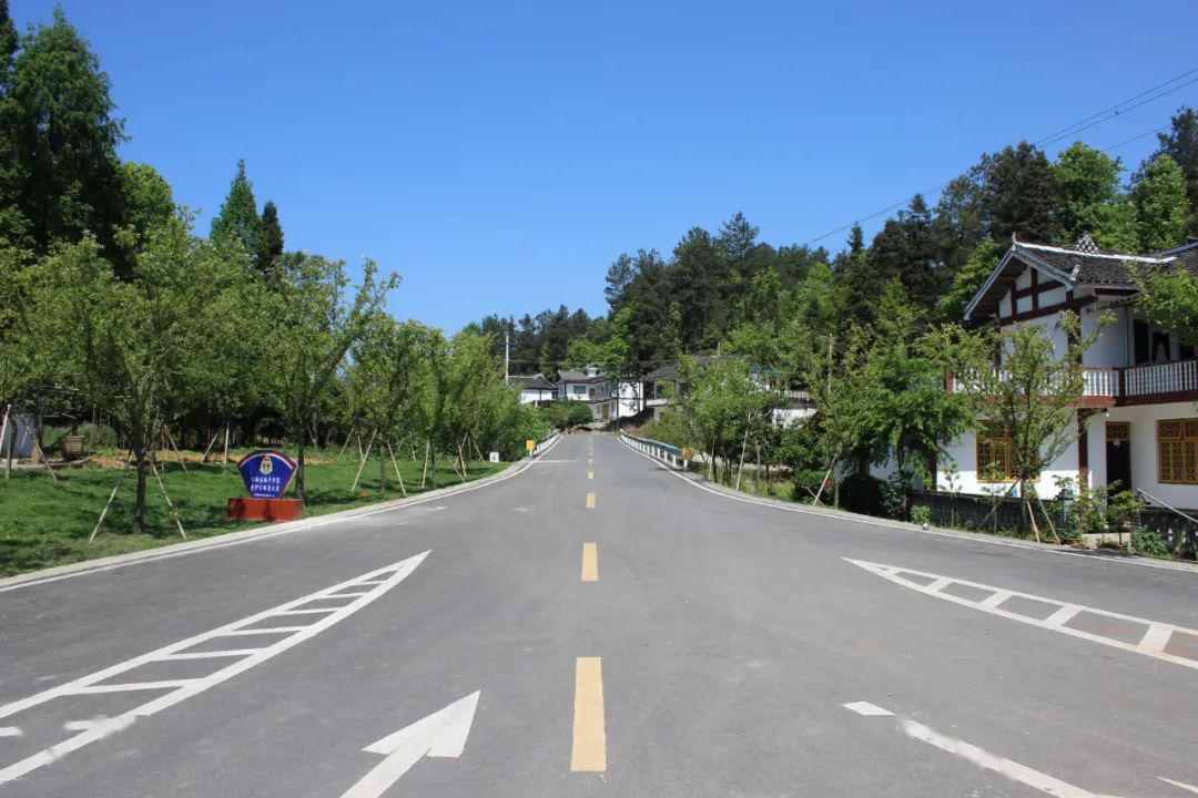 今年余庆打造不低于100公里的美丽农村路示范路