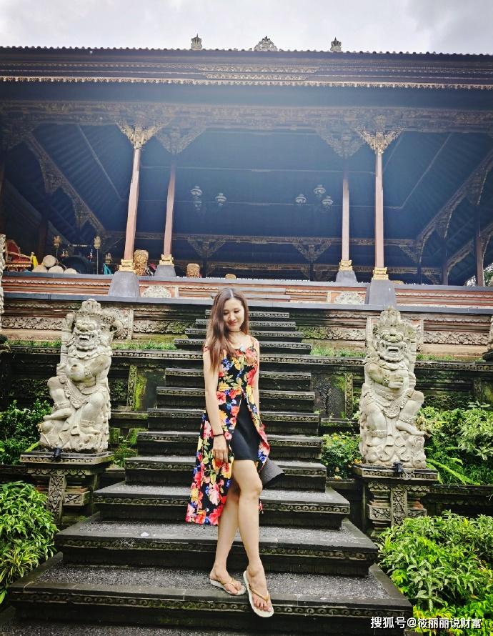 杜锋妻子马晨菲近照与儿子一起生活33岁很漂亮