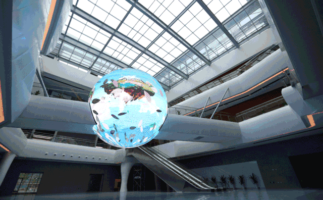 直径近8米,科技馆数据展示中枢,展演主题影片效果震撼,表现核能为人类