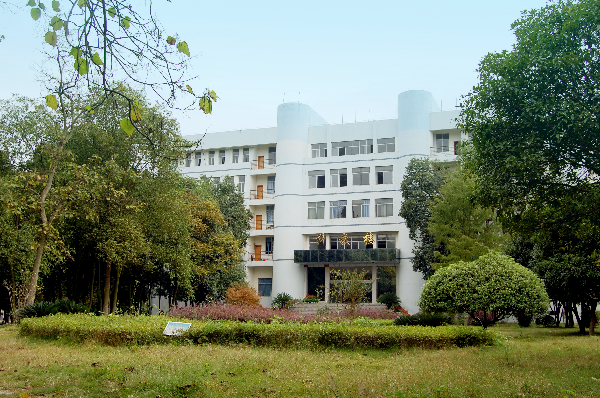 洪江市黔阳一中学校简介及学校环境