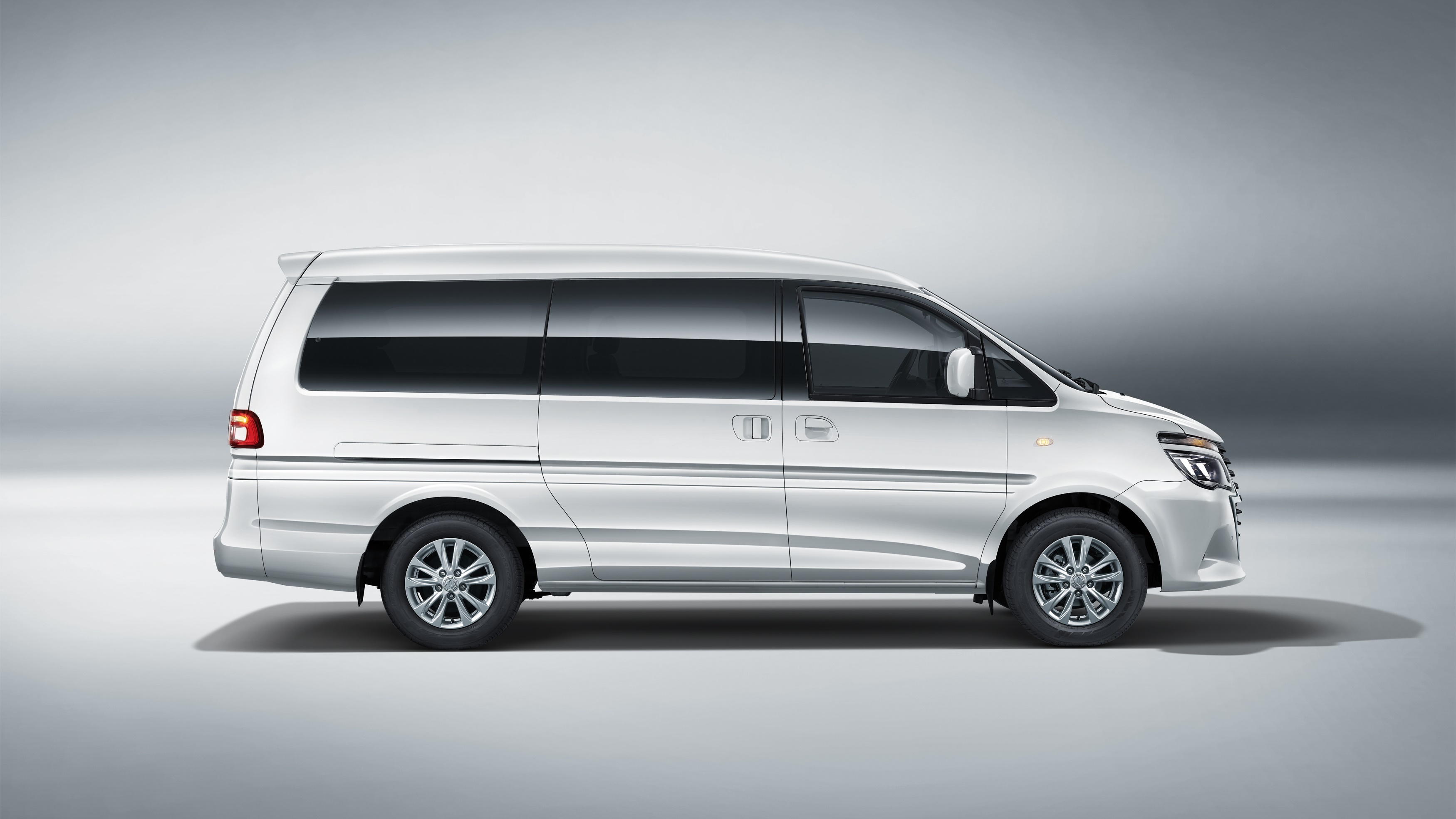 这款商务mpv不到10万元,东风风行新菱智m5正式上市