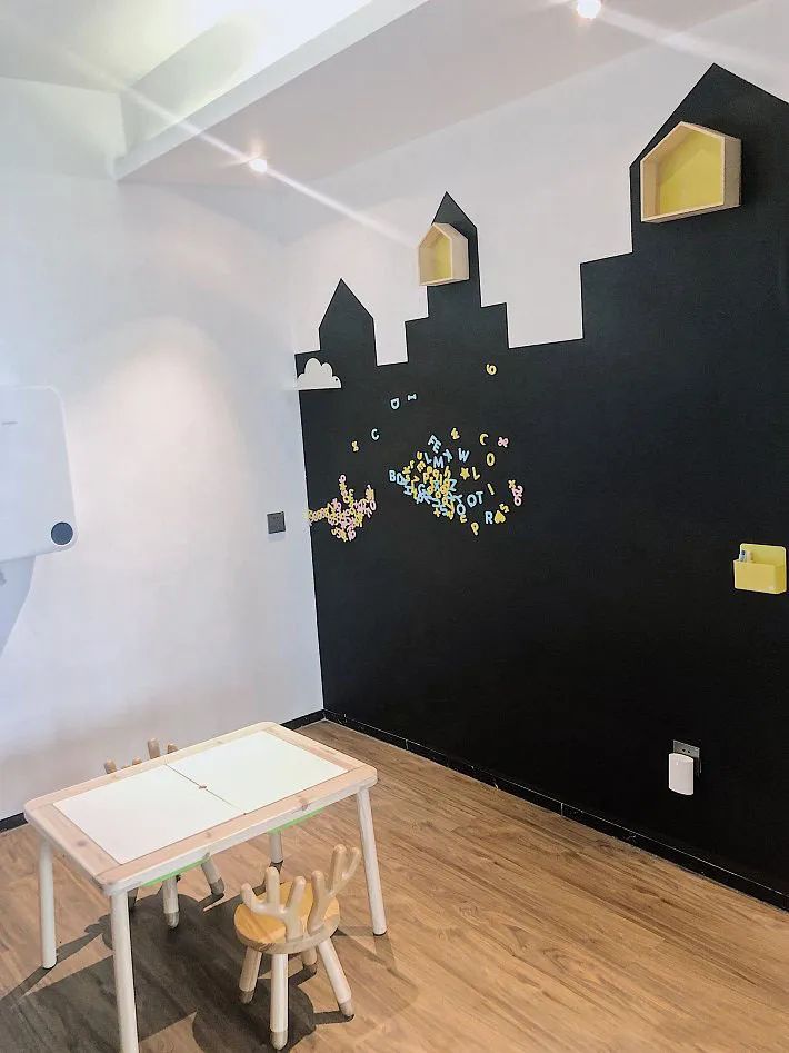 一面黑板墙,可以让你家变身咖啡馆,更可以"对付"熊孩子