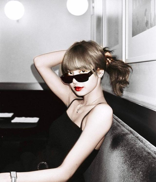 lisa绝美图片真人间芭比