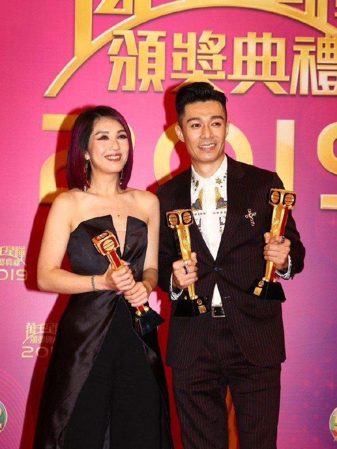 所以快马加急的邀来郑中基,欲炮制一版以老公为题材的《多功能丈夫》.