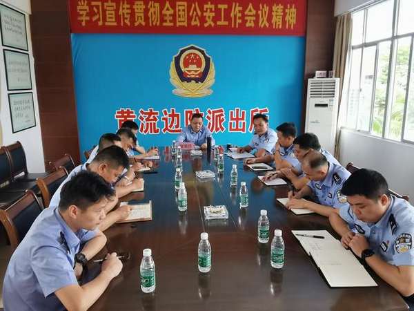 掀起新一轮禁毒工作新高潮,4月14日上午,乐东县公安局在黄流边防