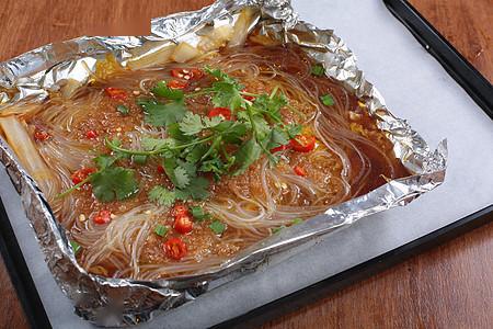 夏季烧烤店的锡纸烤粉丝非常好吃大叔教你在家也可以轻松做