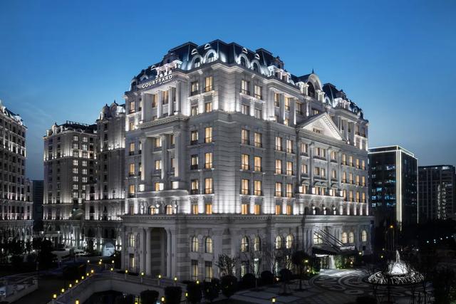 上海苏宁环球万怡酒店浪漫草坪婚礼成全佳偶姻缘