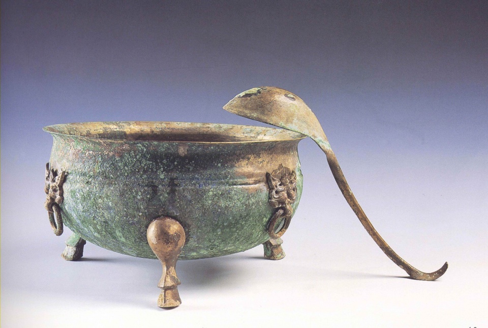 铜器皿,从古希腊时代开始,就用于保健,因可以杀灭病毒等微生物