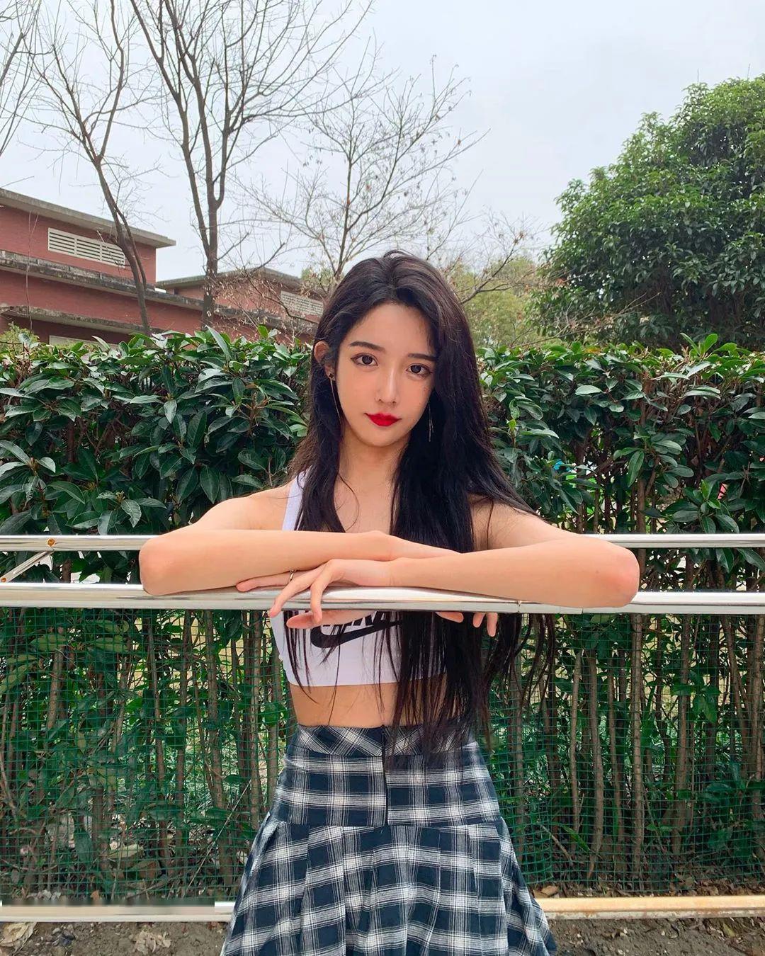 抖音女装大佬爆红惹火身材初恋脸圈粉1300w整容后却被嘲潘南奎本奎