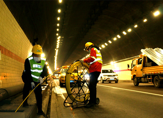 猫狸岭隧道群位于g15甬台温高速公路台州(二期)吴岙至临海南路段,车