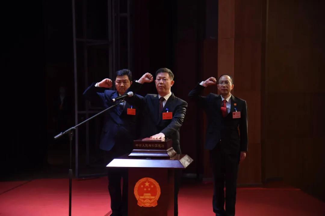 刚刚!蒋学飞当选为隆昌市市长