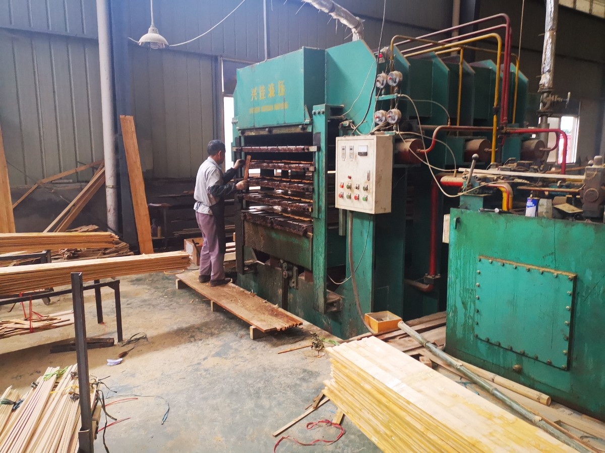 4,粗刨竹条外观质量表1 尺寸偏差(单位为毫米)尺寸允许偏差应符合表1