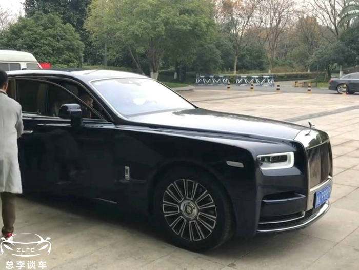 1100万幻影挂99999车牌牌照值一辆迈巴赫s车主曾是修鞋匠