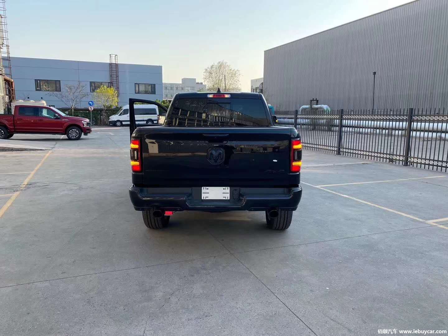 美系皮卡代表2020款道奇公羊运动版黑金刚抢先实拍配底盘升降